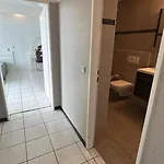 Exklusives Penthouse Mit Sauna Am Rhein, Naehe Duesseldorf Messe Airport, 180m2 Luxus, 150m2 Terasse Ideal Fuer Gruppen, Shootings, Content Creator Apartment *