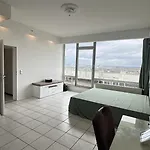 Apartment Exklusives Penthouse Mit Sauna Am Rhein, Naehe Duesseldorf Messe Airport, 180m2 Luxus, 150m2 Terasse Ideal Fuer Gruppen, Shootings, Content Creator *