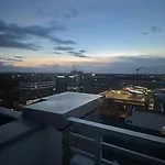 Exklusives Penthouse Mit Sauna Am Rhein, Naehe Duesseldorf Messe Airport, 180m2 Luxus, 150m2 Terasse Ideal Fuer Gruppen, Shootings, Content Creator *