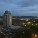 Exklusives Penthouse Mit Sauna Am Rhein, Naehe Duesseldorf Messe Airport, 180m2 Luxus, 150m2 Terasse Ideal Fuer Gruppen, Shootings, Content Creator Apartment