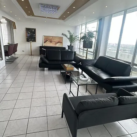 Exklusives Penthouse Mit Sauna Am Rhein, Naehe Duesseldorf Messe Airport, 180m2 Luxus, 150m2 Terasse Ideal Fuer Gruppen, Shootings, Content Creator *