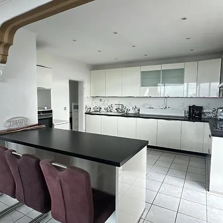 شقة Exklusives Penthouse Mit Sauna Am Rhein, Naehe Duesseldorf Messe Airport, 180m2 Luxus, 150m2 Terasse Ideal Fuer Gruppen, Shootings, Content Creator