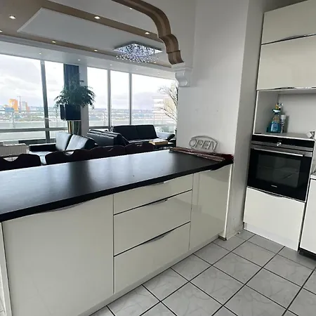 Exklusives Penthouse Mit Sauna Am Rhein, Naehe Duesseldorf Messe Airport, 180m2 Luxus, 150m2 Terasse Ideal Fuer Gruppen, Shootings, Content Creator شقة