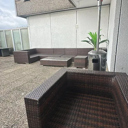 Exklusives Penthouse Mit Sauna Am Rhein, Naehe Duesseldorf Messe Airport, 180m2 Luxus, 150m2 Terasse Ideal Fuer Gruppen, Shootings, Content Creator