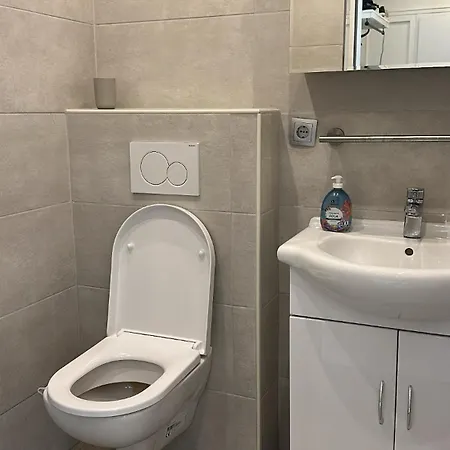 Exklusives Penthouse Mit Sauna Am Rhein, Naehe Duesseldorf Messe Airport, 180m2 Luxus, 150m2 Terasse Ideal Fuer Gruppen, Shootings, Content Creator Appartement