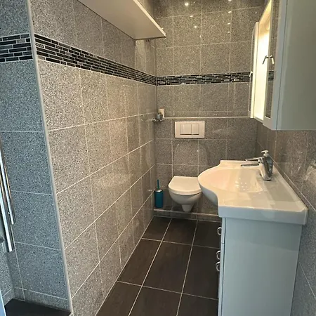 Exklusives Penthouse Mit Sauna Am Rhein, Naehe Duesseldorf Messe Airport, 180m2 Luxus, 150m2 Terasse Ideal Fuer Gruppen, Shootings, Content Creator * Neuss