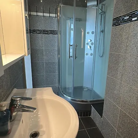 Exklusives Penthouse Mit Sauna Am Rhein, Naehe Duesseldorf Messe Airport, 180m2 Luxus, 150m2 Terasse Ideal Fuer Gruppen, Shootings, Content Creator شقة *