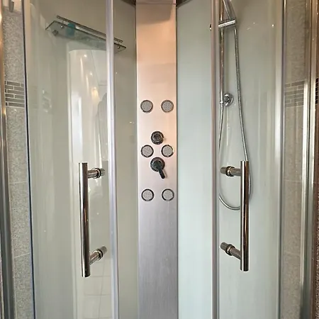 Exklusives Penthouse Mit Sauna Am Rhein, Naehe Duesseldorf Messe Airport, 180m2 Luxus, 150m2 Terasse Ideal Fuer Gruppen, Shootings, Content Creator Appartement