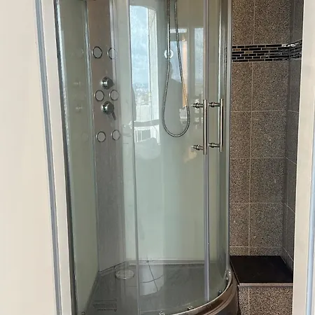 شقة Exklusives Penthouse Mit Sauna Am Rhein, Naehe Duesseldorf Messe Airport, 180m2 Luxus, 150m2 Terasse Ideal Fuer Gruppen, Shootings, Content Creator نيوس