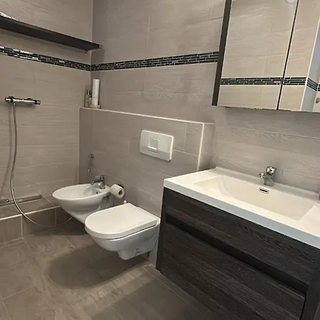 Exklusives Penthouse Mit Sauna Am Rhein, Naehe Duesseldorf Messe Airport, 180m2 Luxus, 150m2 Terasse Ideal Fuer Gruppen, Shootings, Content Creator شقة نيوس