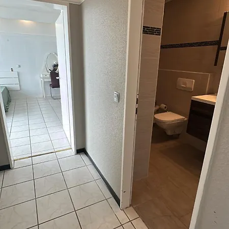 Exklusives Penthouse Mit Sauna Am Rhein, Naehe Duesseldorf Messe Airport, 180m2 Luxus, 150m2 Terasse Ideal Fuer Gruppen, Shootings, Content Creator Appartement *