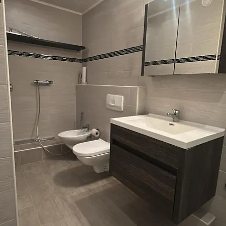 Exklusives Penthouse Mit Sauna Am Rhein, Naehe Duesseldorf Messe Airport, 180m2 Luxus, 150m2 Terasse Ideal Fuer Gruppen, Shootings, Content Creator *