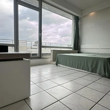 Exklusives Penthouse Mit Sauna Am Rhein, Naehe Duesseldorf Messe Airport, 180m2 Luxus, 150m2 Terasse Ideal Fuer Gruppen, Shootings, Content Creator *