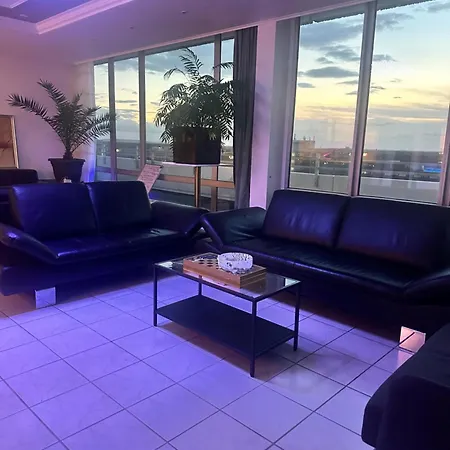 Exklusives Penthouse Mit Sauna Am Rhein, Naehe Duesseldorf Messe Airport, 180m2 Luxus, 150m2 Terasse Ideal Fuer Gruppen, Shootings, Content Creator *