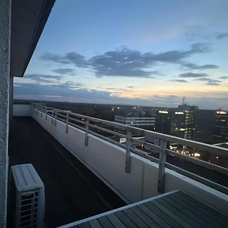 Appartement Exklusives Penthouse Mit Sauna Am Rhein, Naehe Duesseldorf Messe Airport, 180m2 Luxus, 150m2 Terasse Ideal Fuer Gruppen, Shootings, Content Creator Neuss