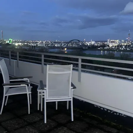 Exklusives Penthouse Mit Sauna Am Rhein, Naehe Duesseldorf Messe Airport, 180m2 Luxus, 150m2 Terasse Ideal Fuer Gruppen, Shootings, Content Creator
