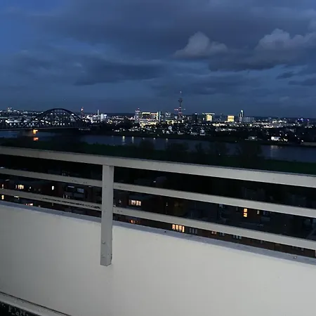 شقة Exklusives Penthouse Mit Sauna Am Rhein, Naehe Duesseldorf Messe Airport, 180m2 Luxus, 150m2 Terasse Ideal Fuer Gruppen, Shootings, Content Creator *