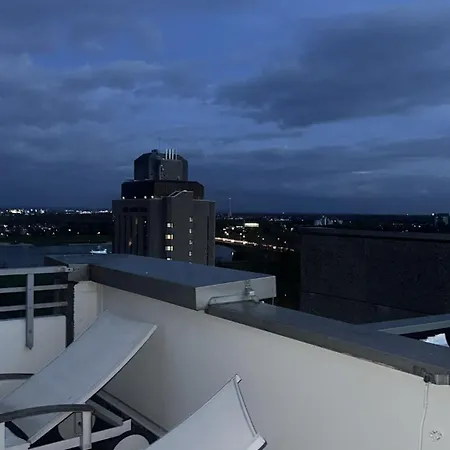 Appartement Exklusives Penthouse Mit Sauna Am Rhein, Naehe Duesseldorf Messe Airport, 180m2 Luxus, 150m2 Terasse Ideal Fuer Gruppen, Shootings, Content Creator *