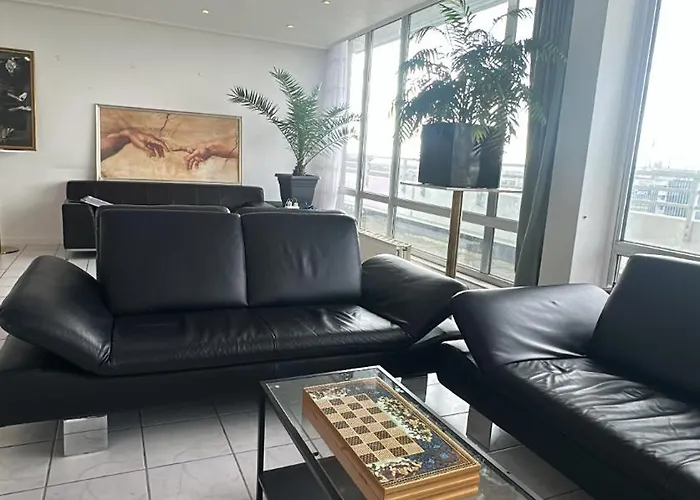 Exklusives Penthouse Mit Sauna Am Rhein, Naehe Duesseldorf Messe Airport, 180m2 Luxus, 150m2 Terasse Ideal Fuer Gruppen, Shootings, Content Creator *