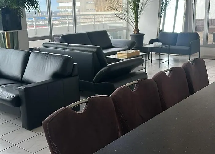 Lejlighed Exklusives Penthouse Mit Sauna Am Rhein, Naehe Duesseldorf Messe Airport, 180m2 Luxus, 150m2 Terasse Ideal Fuer Gruppen, Shootings, Content Creator Neuss