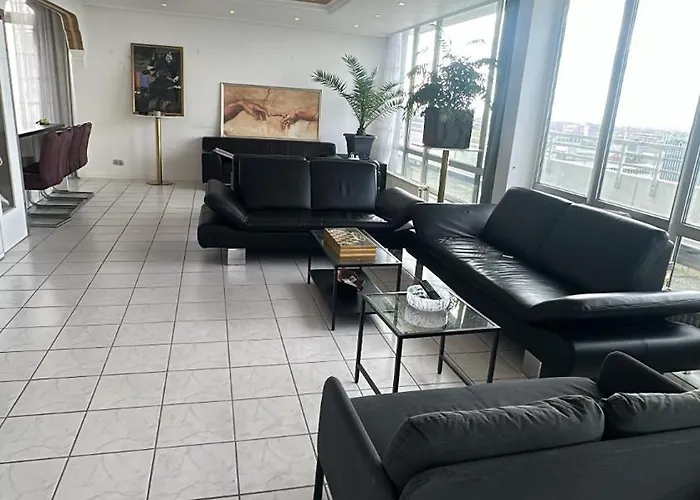 Exklusives Penthouse Mit Sauna Am Rhein, Naehe Duesseldorf Messe Airport, 180m2 Luxus, 150m2 Terasse Ideal Fuer Gruppen, Shootings, Content Creator *