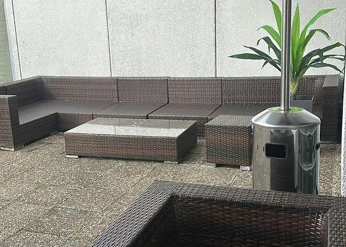 Exklusives Penthouse Mit Sauna Am Rhein, Naehe Duesseldorf Messe Airport, 180m2 Luxus, 150m2 Terasse Ideal Fuer Gruppen, Shootings, Content Creator *