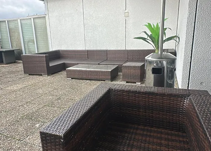 Exklusives Penthouse Mit Sauna Am Rhein, Naehe Duesseldorf Messe Airport, 180m2 Luxus, 150m2 Terasse Ideal Fuer Gruppen, Shootings, Content Creator