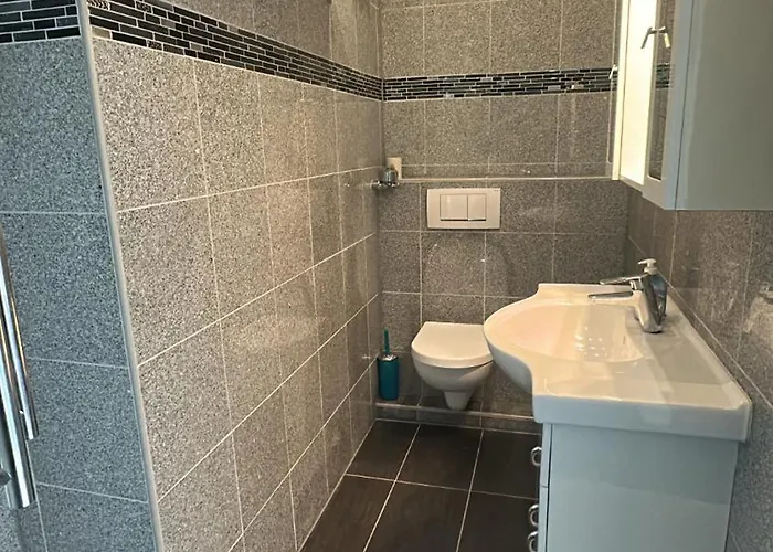 Exklusives Penthouse Mit Sauna Am Rhein, Naehe Duesseldorf Messe Airport, 180m2 Luxus, 150m2 Terasse Ideal Fuer Gruppen, Shootings, Content Creator * Neuss