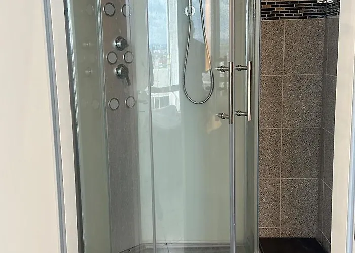 Lejlighed Exklusives Penthouse Mit Sauna Am Rhein, Naehe Duesseldorf Messe Airport, 180m2 Luxus, 150m2 Terasse Ideal Fuer Gruppen, Shootings, Content Creator Neuss