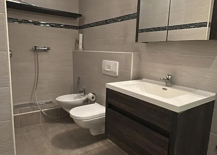 Exklusives Penthouse Mit Sauna Am Rhein, Naehe Duesseldorf Messe Airport, 180m2 Luxus, 150m2 Terasse Ideal Fuer Gruppen, Shootings, Content Creator *