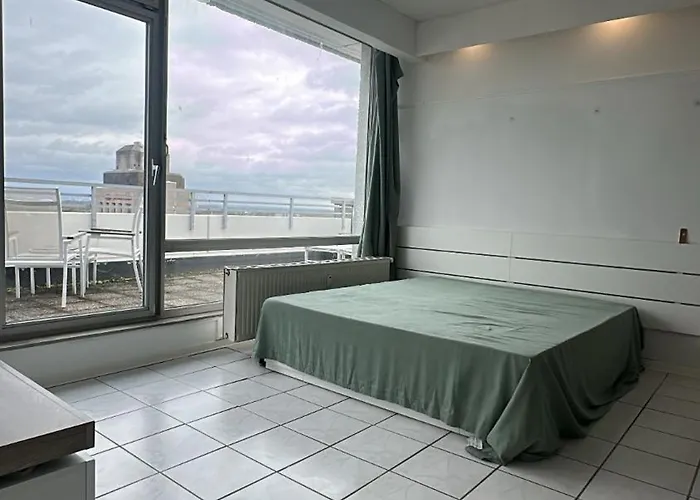 Lejlighed Exklusives Penthouse Mit Sauna Am Rhein, Naehe Duesseldorf Messe Airport, 180m2 Luxus, 150m2 Terasse Ideal Fuer Gruppen, Shootings, Content Creator Neuss