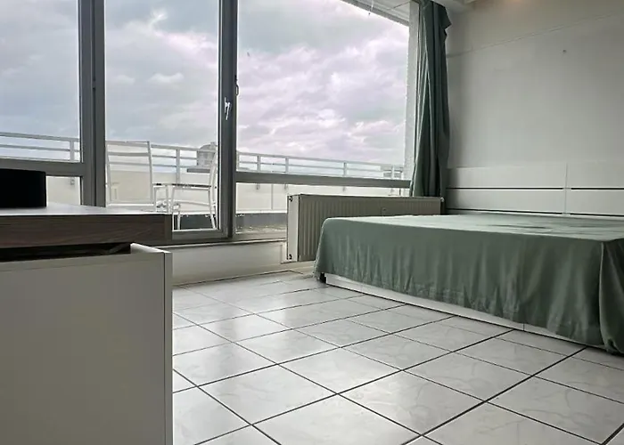 Exklusives Penthouse Mit Sauna Am Rhein, Naehe Duesseldorf Messe Airport, 180m2 Luxus, 150m2 Terasse Ideal Fuer Gruppen, Shootings, Content Creator *