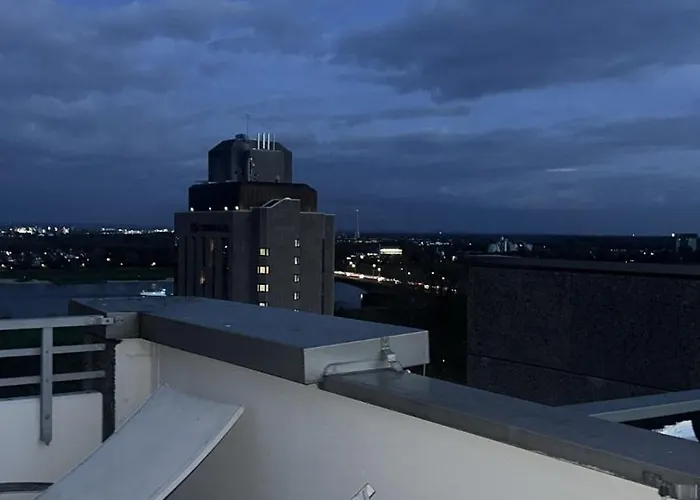 Lejlighed Exklusives Penthouse Mit Sauna Am Rhein, Naehe Duesseldorf Messe Airport, 180m2 Luxus, 150m2 Terasse Ideal Fuer Gruppen, Shootings, Content Creator *